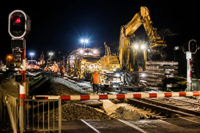 Épinal : vingt kilomètres de rails neufs entre Épinal et Remiremont, chantier nocturne jusqu’à septembre