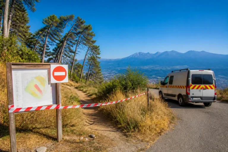 Feu de forêt : l’Isère place plusieurs zones en aléa sévère voire très sévère, restrictions strictes