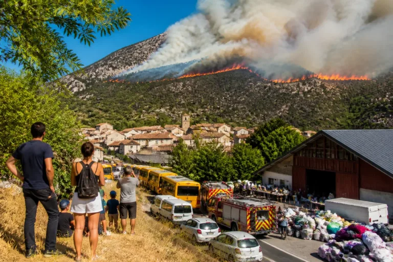 Feu du Diois : l'incendie progresse, Die en état de vigilance accrue