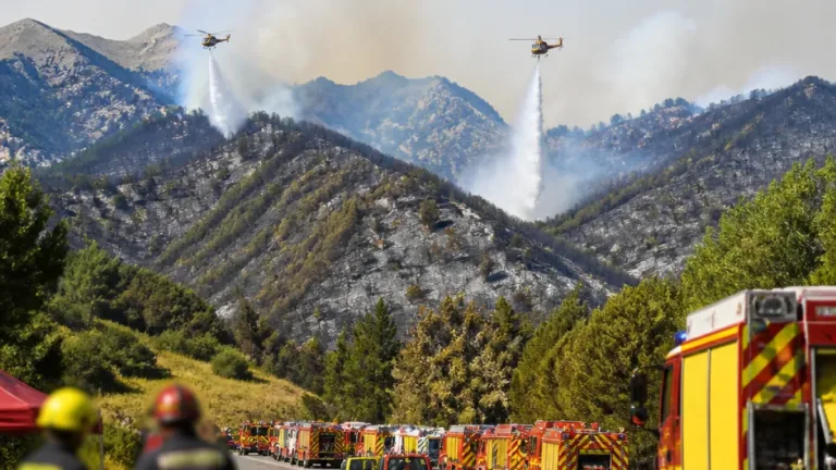 Feu fixé dans les Hautes‑Alpes : 510 ha brûlés, 120 pompiers toujours sur le terrain
