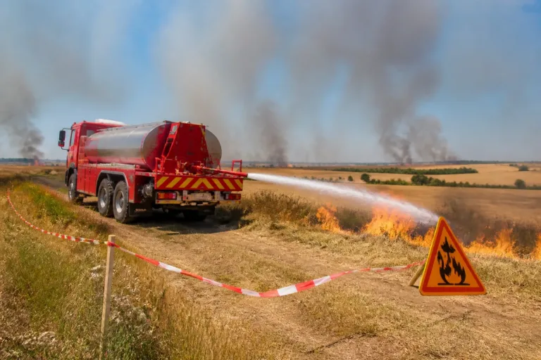 Feux de végétation dans les Deux-Sèvres: quatre foyers en une journée, risque élevé maintenu