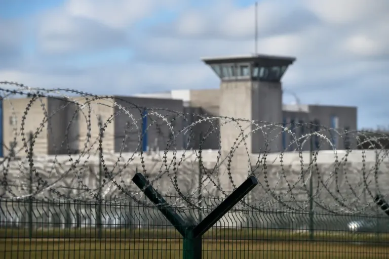 Fleury-Mérogis : trois ans de prison requis contre un agent pour un trafic présumé de tabac