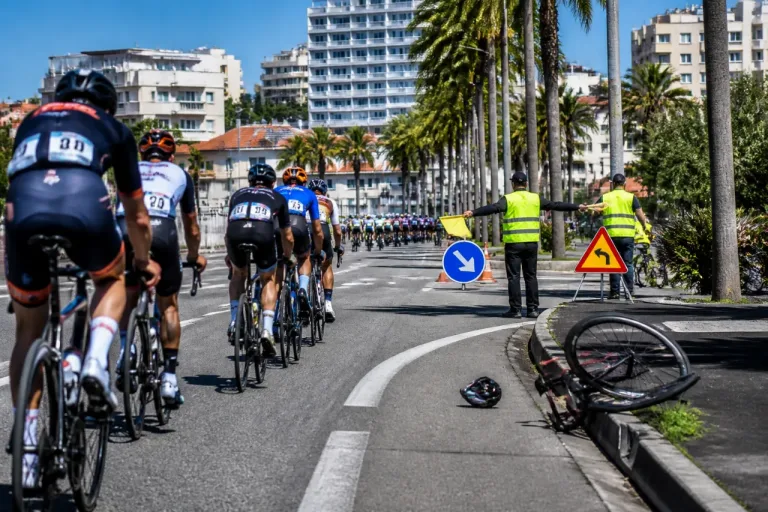 Fort-de-France : Urcel s'impose sur la 4e étape, la course marquée par une chute et une erreur d'itinéraire