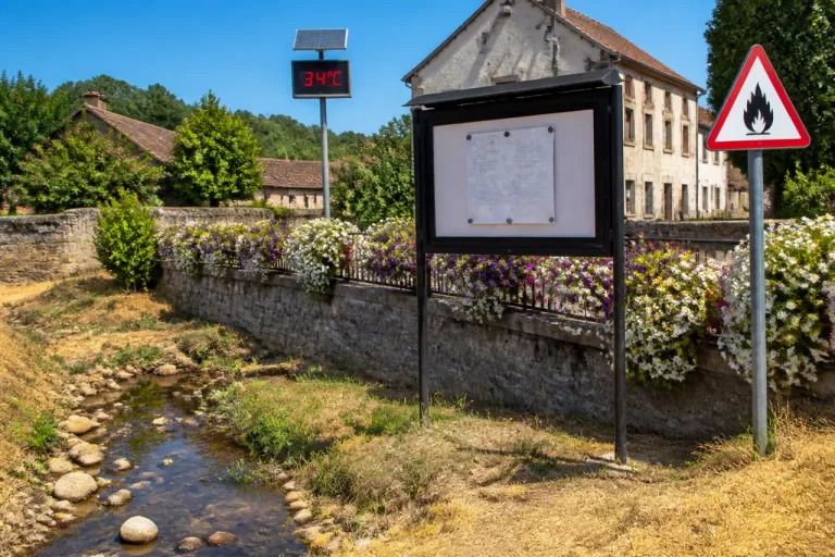 Fortes chaleurs attendues en Creuse: vigilance, feux d’artifice annulés et tension sur l’eau