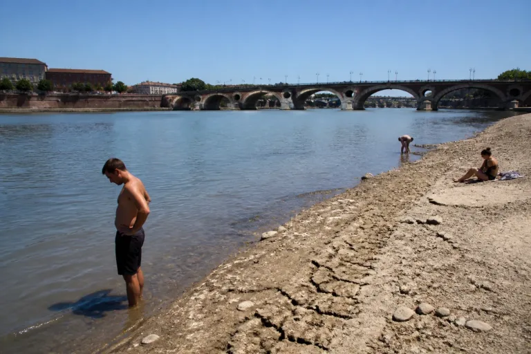 Garonne sous tension: chaleur record, restrictions et lâchers d’eau imminents en Haute-Garonne