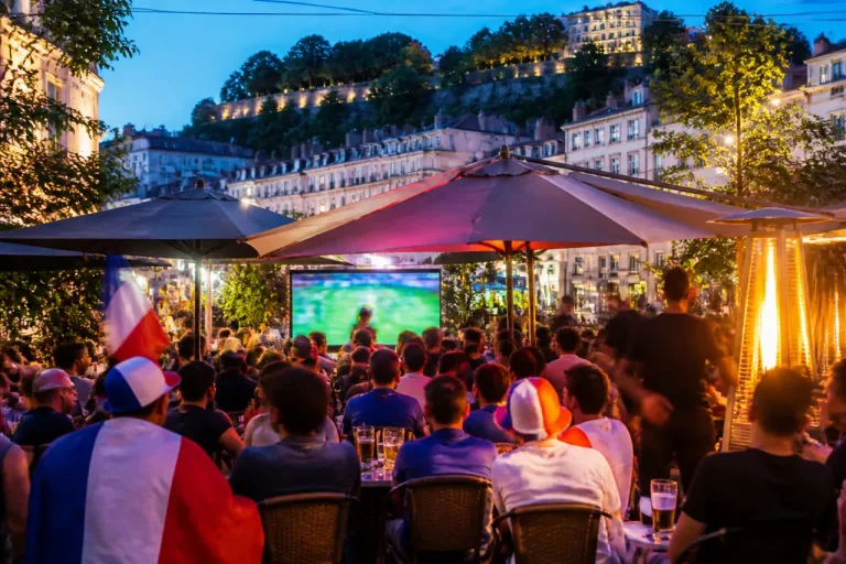 Grenoble animée par les supporters français et marocains avant le quart de finale