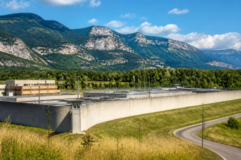 Grenoble : la prison de Varces épinglée pour une surpopulation « extrême »