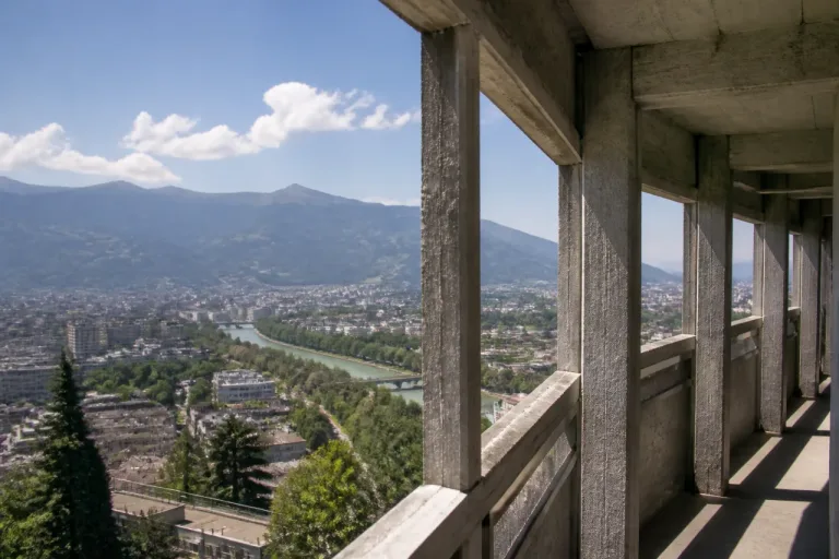 Grenoble : la tour Perret rouvre au public, billets en ligne et visites encadrées