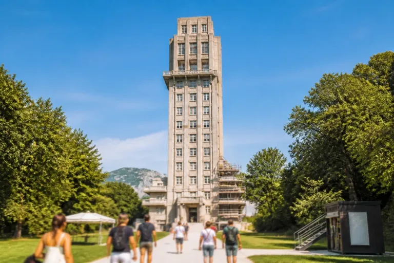 Grenoble : la tour Perret rouvre au public, un panorama centenaire retrouvé