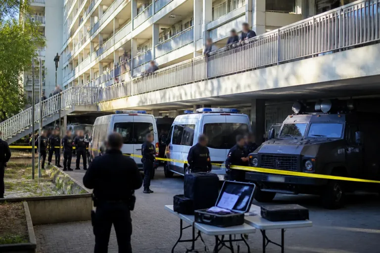 Grenoble : vaste coup de filet à La Villeneuve, huit interpellations au 120 galerie de l’Arlequin