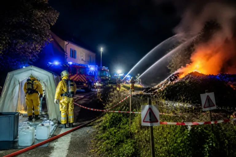 Groslay: feu dans une décharge sauvage, présence d’amiante et forte mobilisation des secours