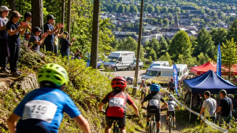 Guéret accueille 400 jeunes vététistes : une semaine qui fait vivre la ville