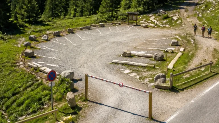 Haute-Ariège : face à la surfréquentation estivale, la collectivité durcit la gestion des sites naturels
