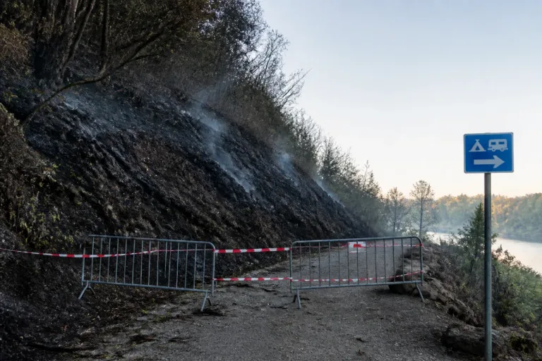 Île aux Pies: site fermé après un feu nocturne, randonnées et escalade suspendues