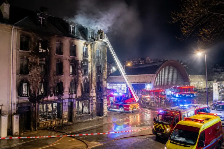 Incendie à Rueil‑Malmaison : quatre niveaux détruits, 16 blessés et 70 sinistrés accueillis