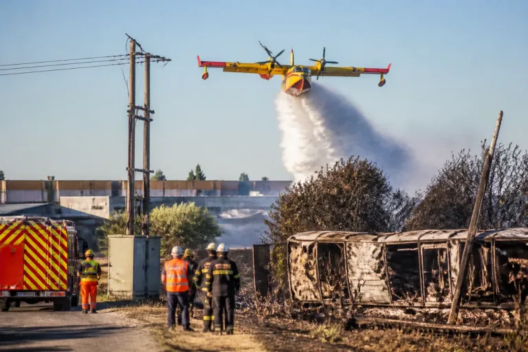 Incendie à Saint-Évarzec : un bombardier d’eau engagé après un départ d’un mobil-home