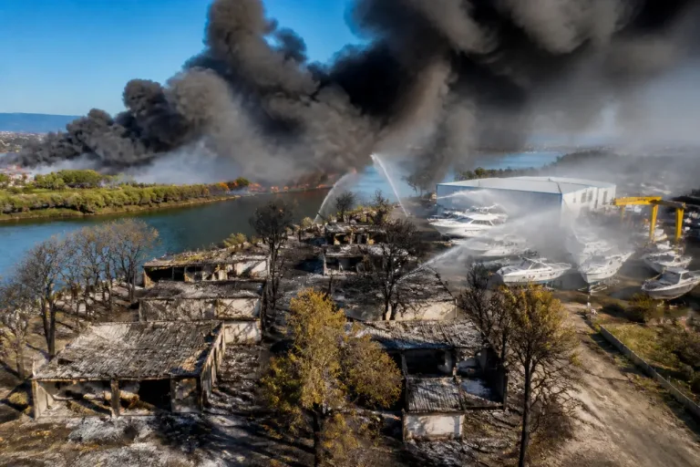 Incendie entre Sainte-Marie et Canet : campings ravagés, 3 000 évacués, le pôle nautique sous menace