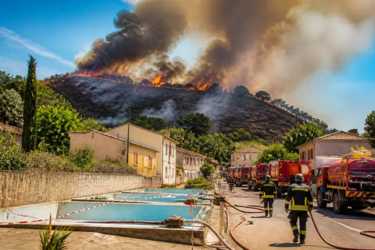 Incendie majeur à Die : plus de 1 000 hectares brûlés et des quartiers privés d'eau