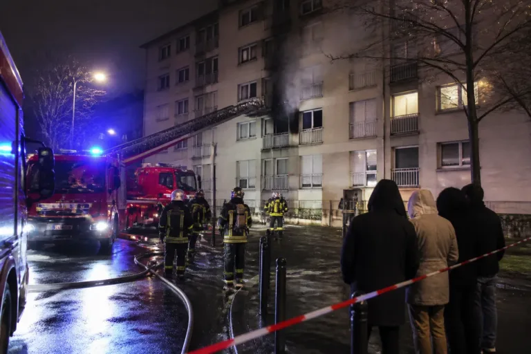 Incendie nocturne à Nanterre : un blessé en urgence absolue, dix personnes mises en sécurité