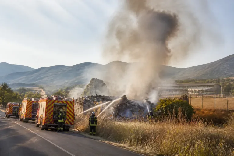Incendie près du lycée Jean-Durroux à Ferrières-sur-Ariège : une ferme réduite en cendres