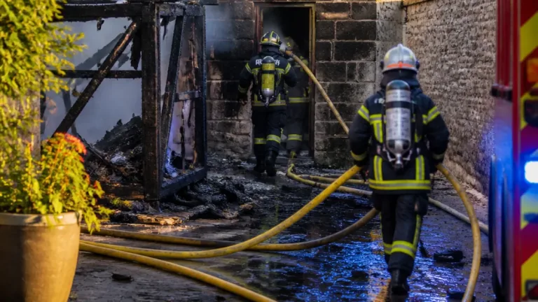 Incendie rue Saint‑Jacques à Cognac : plusieurs dépendances détruites, aucun blessé