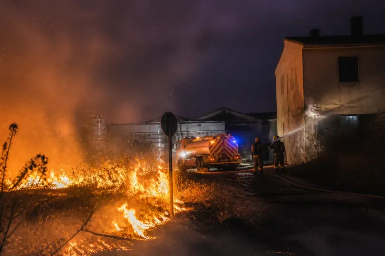 Incendies à Rognac et Lançon: évacuations, sites protégés et 235 hectares parcourus