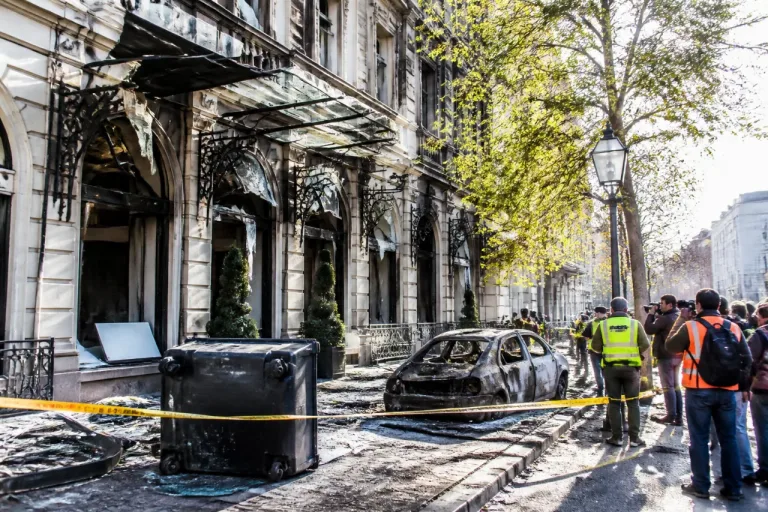 Deux explosions près de l'hôtel où Emmanuel Macron a passé la nuit à Damas, le président indemne