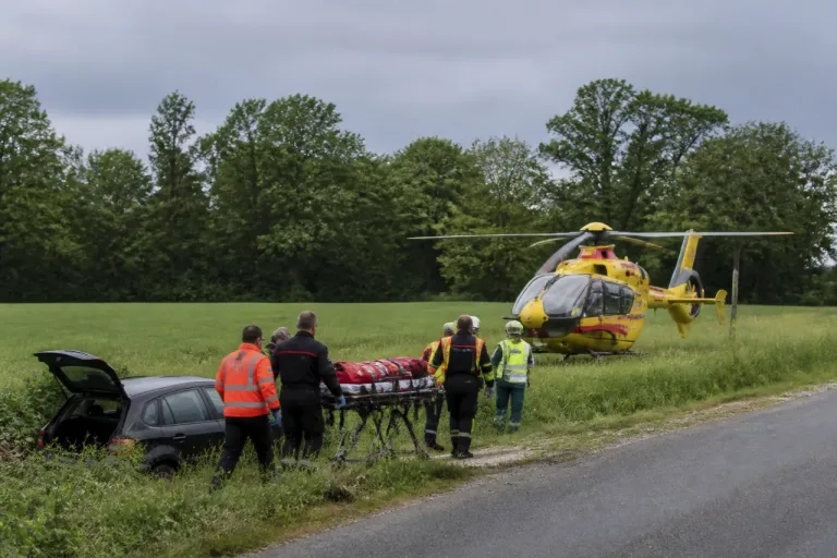 Jublains : un automobiliste de 31 ans héliporté à Angers après une sortie de route