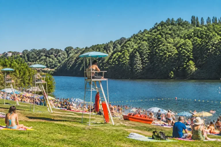 La baignade surveillée de Millocheau (Saumur) attire 400 à 500 personnes par jour depuis sa réouverture