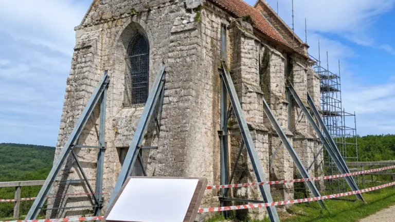 La chapelle Notre‑Dame du Cardonnoy à Aumale en péril : la Fondation du patrimoine lance un appel aux dons
