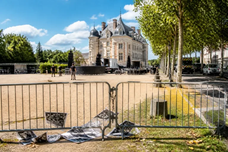 La Ferté‑Saint‑Aubin : tension entre organisateurs et mairie autour d’une soirée annulée du Cocorico Electro