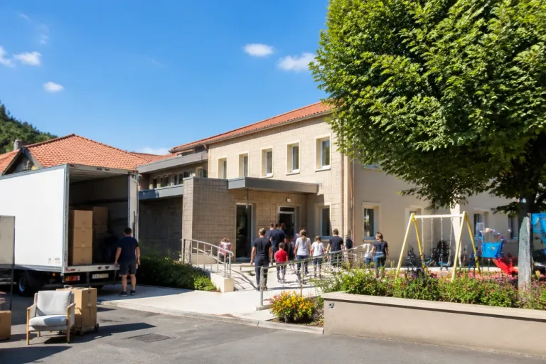 La Fondation Arc‑en‑Ciel inaugure ses nouveaux locaux et installe ses services à Étueffont