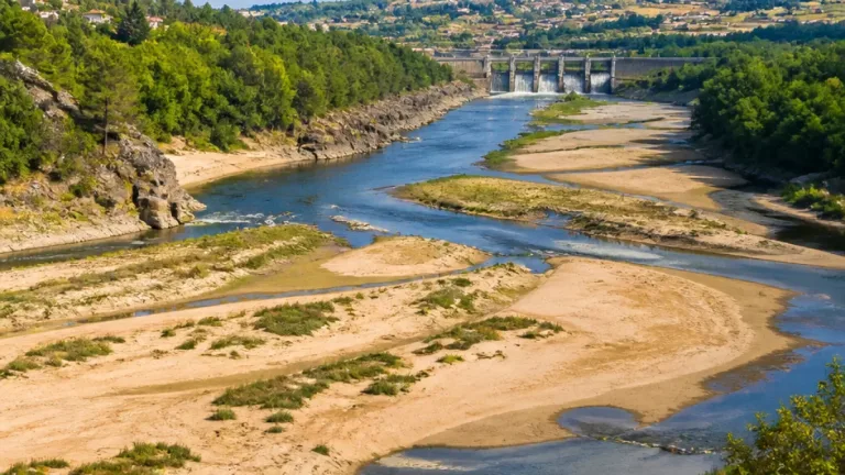 La Loire continue de couler mais la situation hydrologique reste très critique