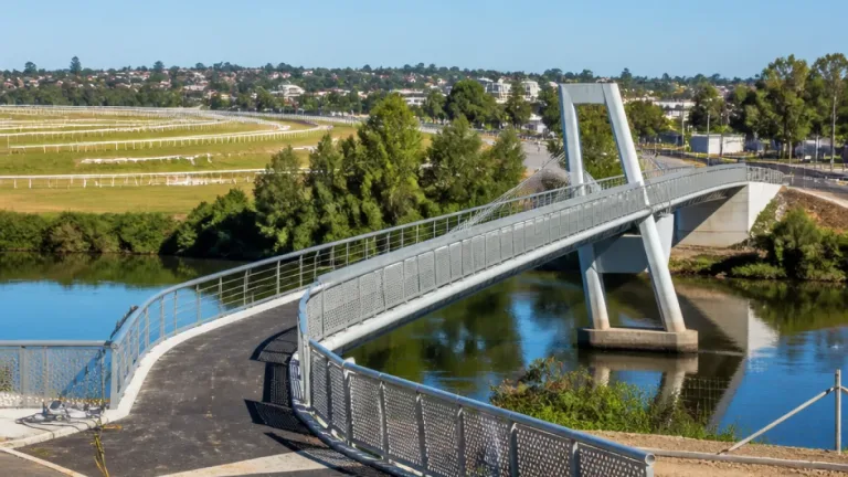 La passerelle de Sablé-sur-Sarthe bientôt ouverte : dernier coup de collier en août