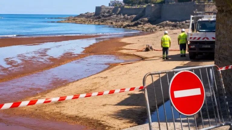 La plage du Solidor fermée à Saint‑Malo après la rupture d’une canalisation d’assainissement