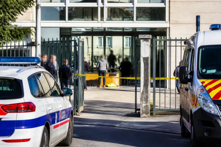 La Rochelle : un agent de sécurité grièvement blessé à la préfecture, le préfet porte plainte