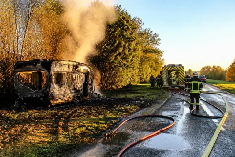Laillé : une caravane pillée par les flammes, 29 pompiers engagés