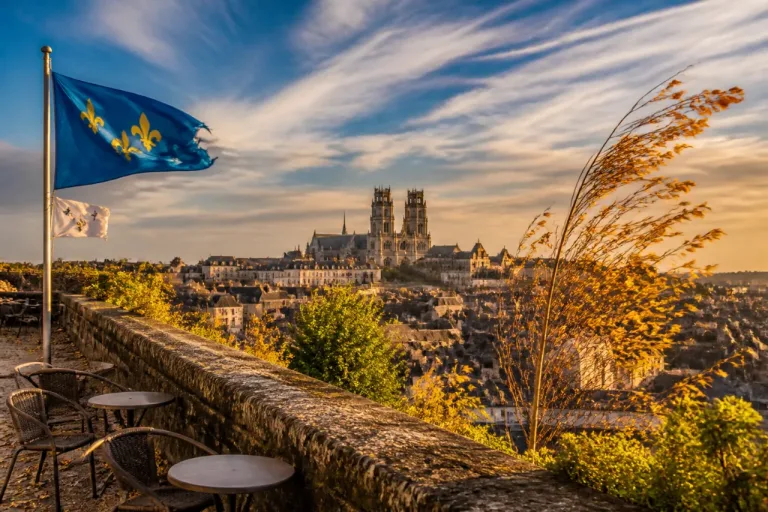Laon : journée chaude et ventée sous un voile de nuages élevés
