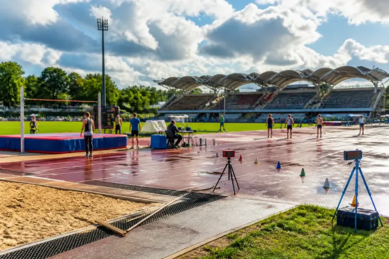 Laval : des Pré France d'athlétisme marqués par de belles performances malgré le vent