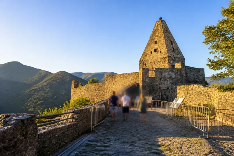 Le château de Portes rouvre ses extérieurs après deux ans de travaux
