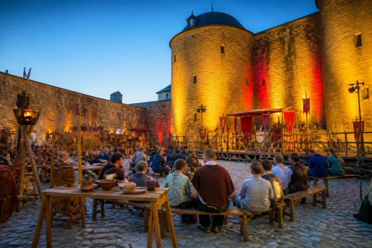 Le château fort de Sedan dévoile une saison estivale rythmée par spectacles et soirées ripailles