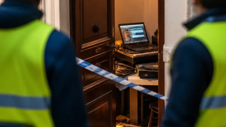 Le DJ Kavinsky retrouvé mort dans son appartement du 18e à Paris