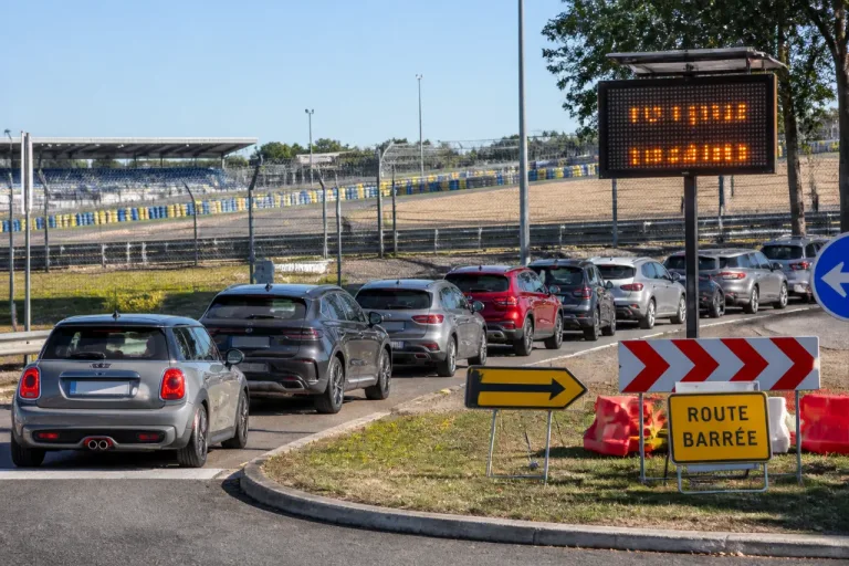 Le Mans : routes coupées et trafic dense autour du Classic Legend, le plan à connaître