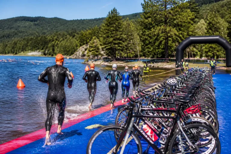 Le Puy-en-Velay : le club de triathlon en évidence au lac d’Issarlès