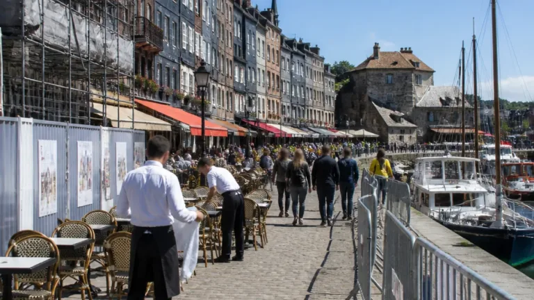Le quai Sainte‑Catherine rouvre à Honfleur : le Vieux Bassin reprend vie
