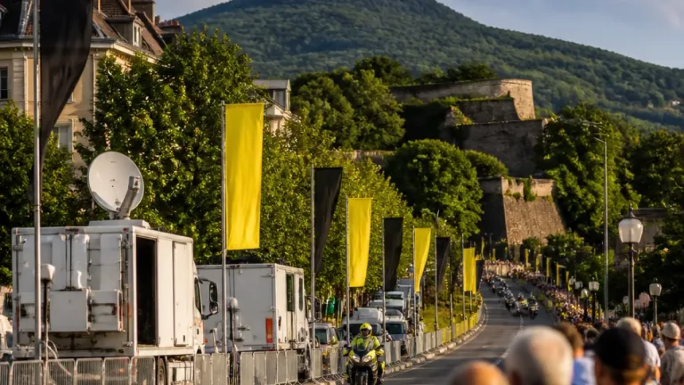 Le Tour de France passe par Belfort le 17 juillet : parcours, enjeux et diffusion