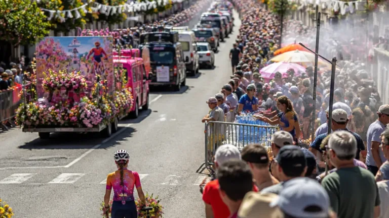 Le Tour de France transforme la Dordogne en fête : images et moments forts entre Périgueux et Bergerac