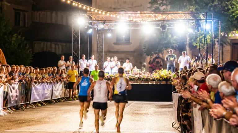 Lenny Martinez s'impose au sprint lors du 61e critérium nocturne de Dun-le-Palestel