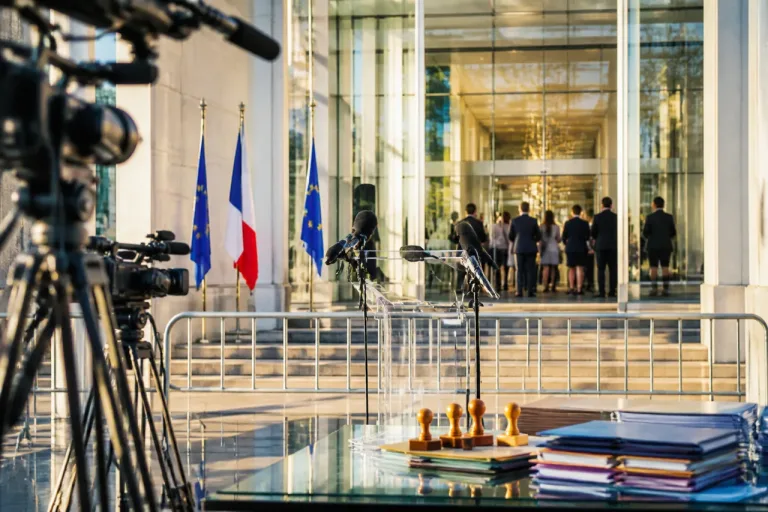 Les écologistes portent plainte contre Laurent Wauquiez, accusation de détournement de fonds publics