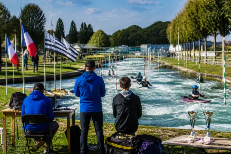 Les jeunes pagayeurs bretons brillent aux Mondiaux : dix médailles et plusieurs finalistes